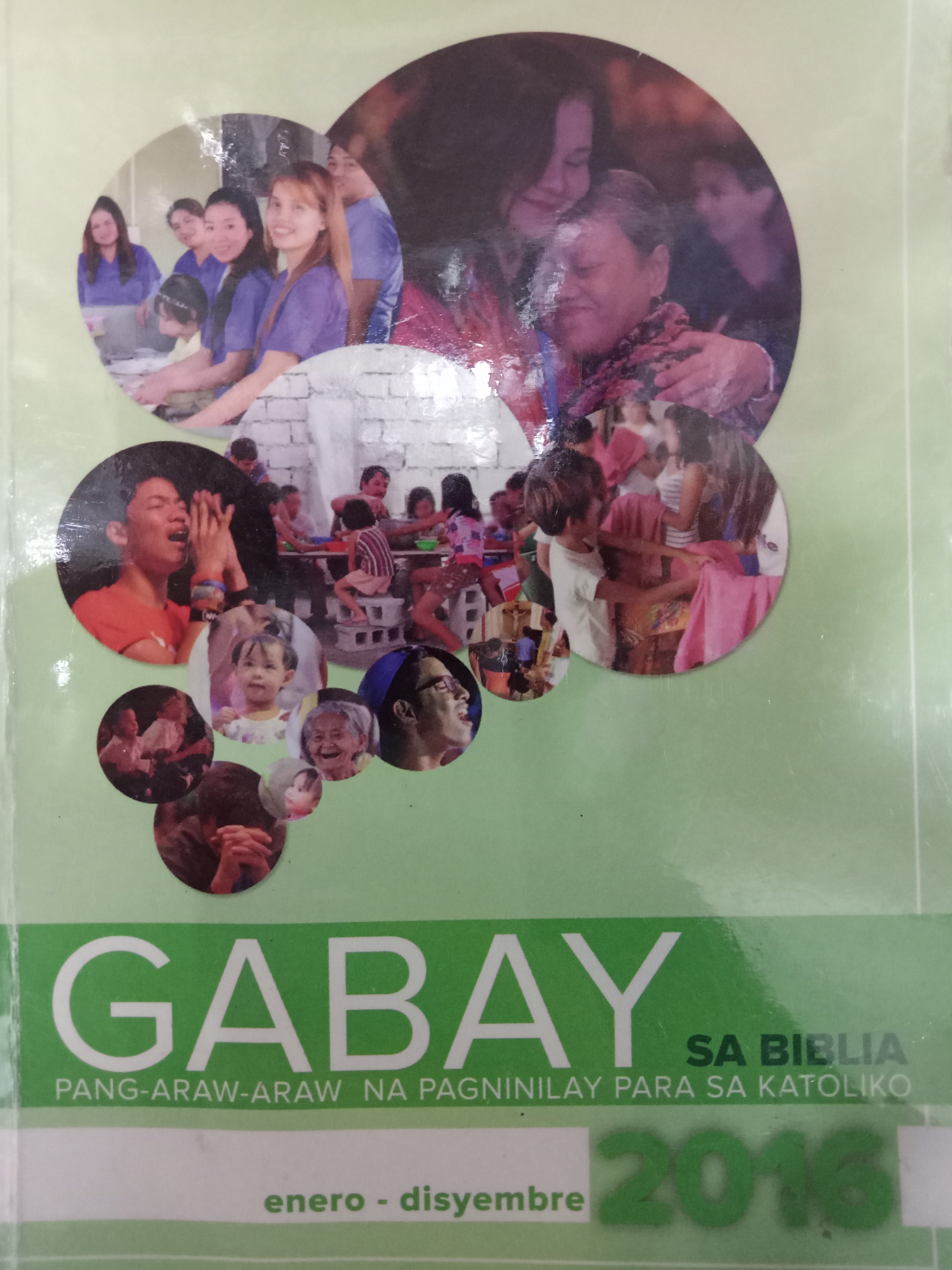Book cover: Gabay sa Biblia : pang araw-araw na pagninilay para sa katoliko