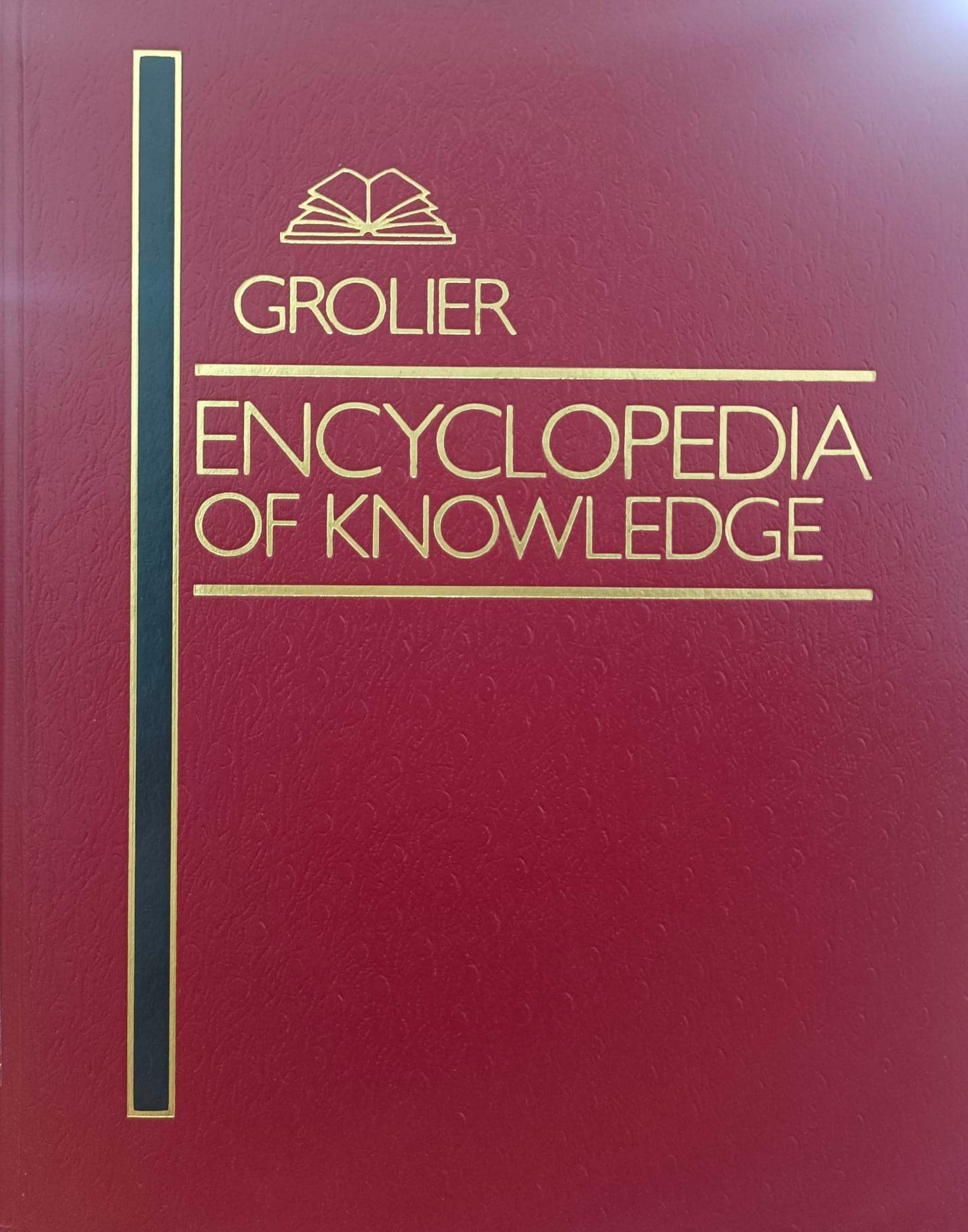 Book cover: Grolier encyclopedia of knowledge : [volume 5]
