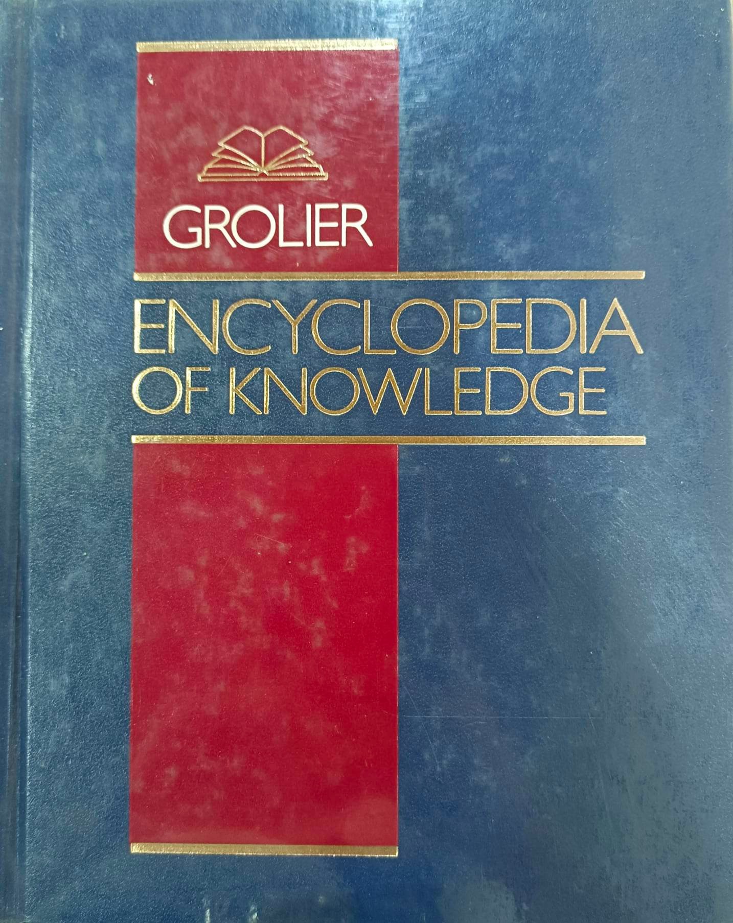 Book cover: Grolier encyclopedia of knowledge : [volume 19]